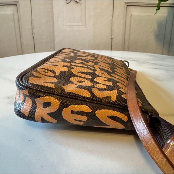 Louis Vuitton X Stephen Sprouse Monogram Graffiti Pochette Accessories Peach - Picture 7 of 10